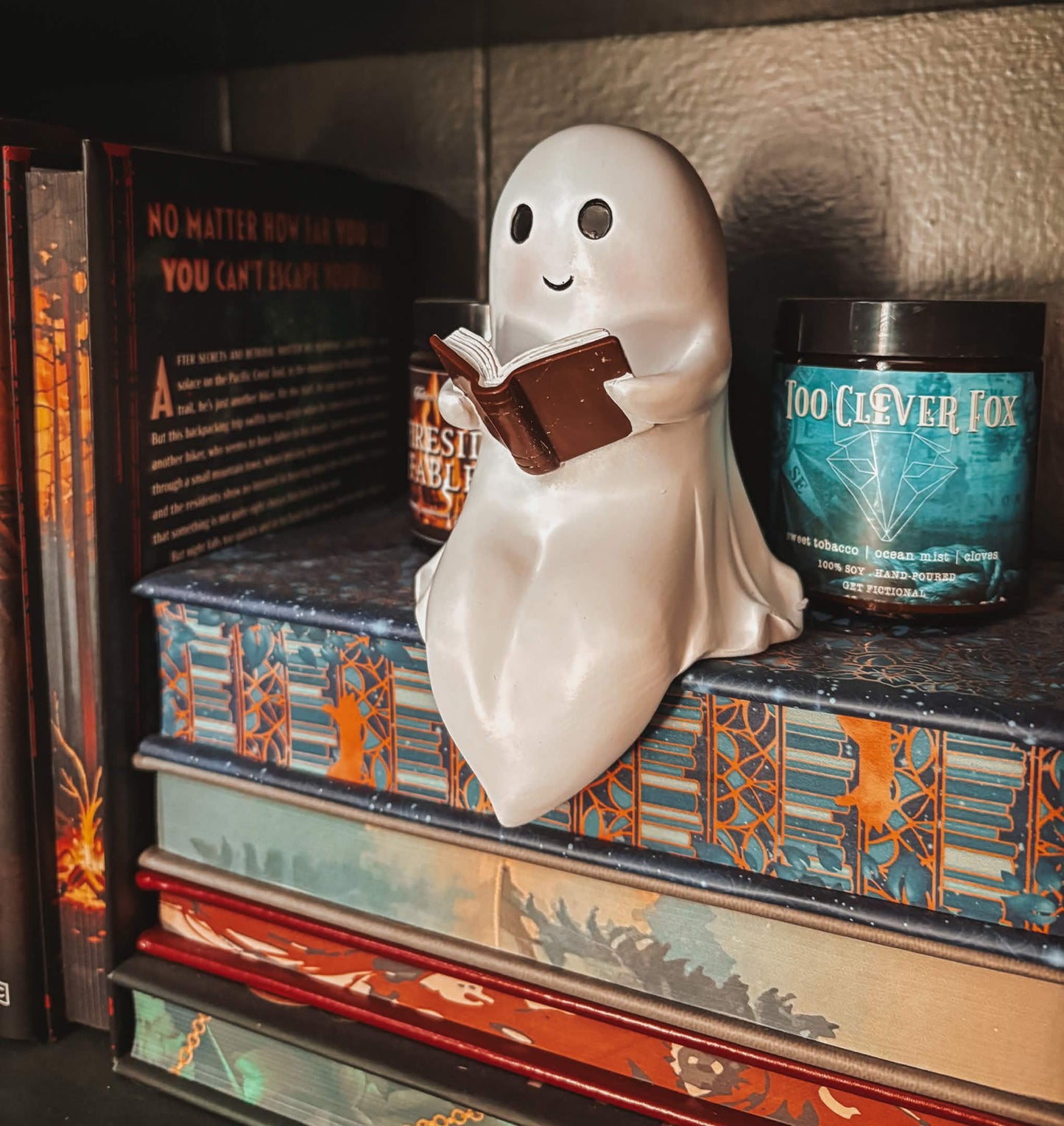 Light-up Reading Ghost Shelf Decoration