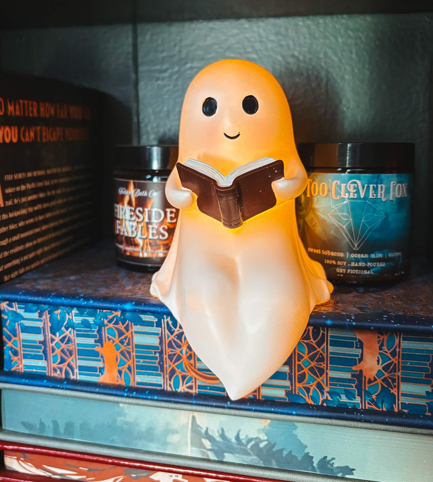 Light-up Reading Ghost Shelf Decoration