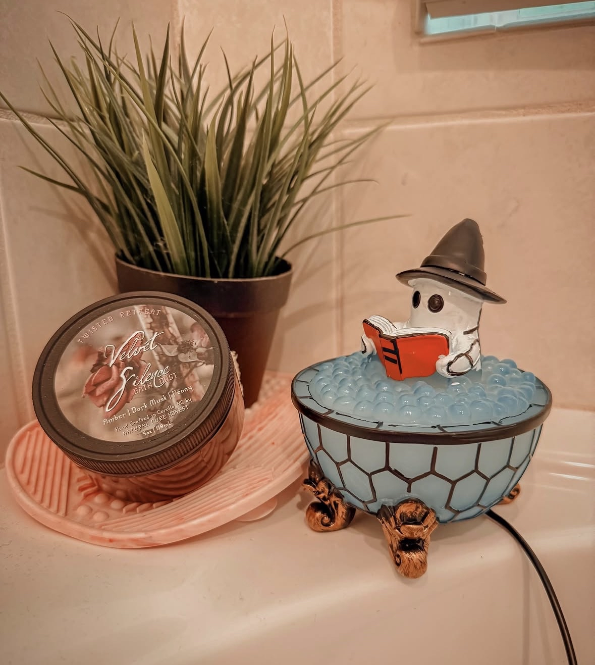Ghost Reading Bubble Bath Lamp